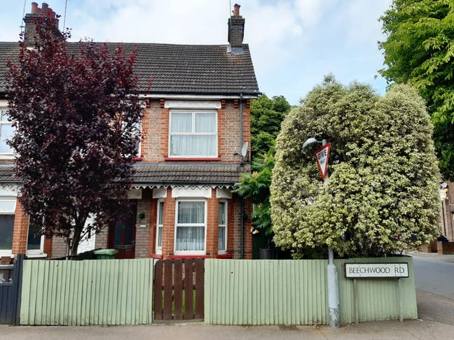 Single room for female occupant inc. all bills Main Photo