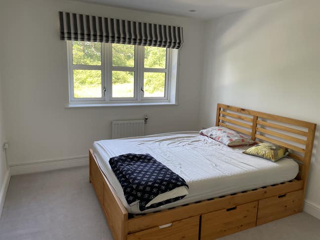 Spacious tidy Double room in calm area Main Photo