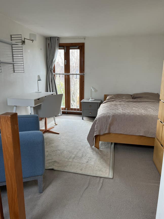 CB1 all top floor en-suite/studio/en1,200 all inc  Main Photo