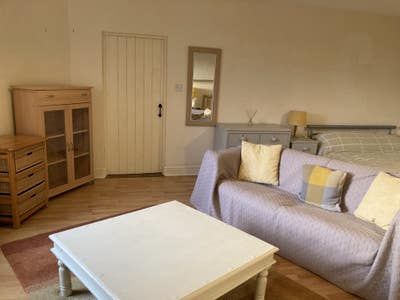Beautiful Annexe in quiet desirable location  Main Photo