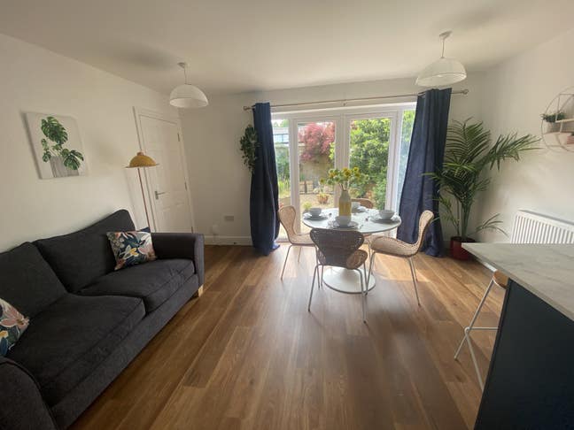 1 En-suite room Available in Top Spec 5-Bed House Main Photo