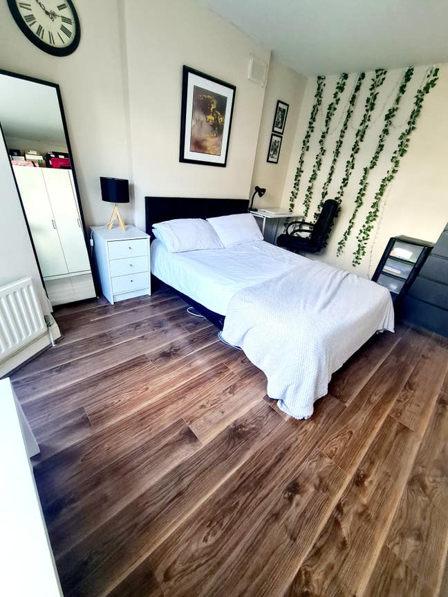 Lovely room in a really friendly household Main Photo
