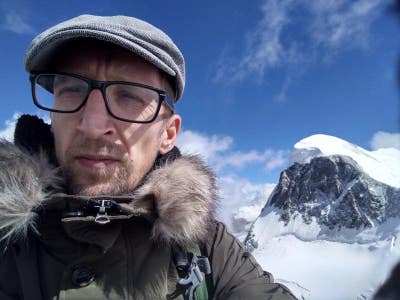 Need room, parking essential. Main Photo