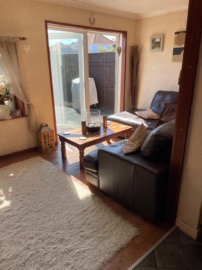 Lovely bright , clean , airy room to rent Main Photo