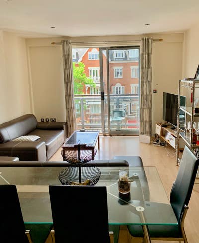 Bright Double Room with Private Bathroom Wimbledon Main Photo