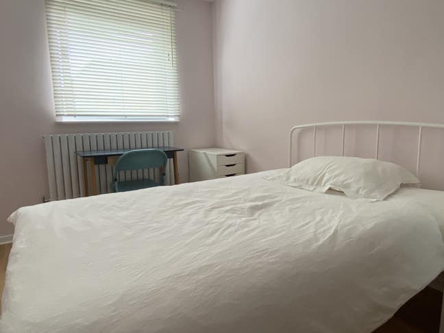 Double Room Available in a Friendly, Family Home Main Photo