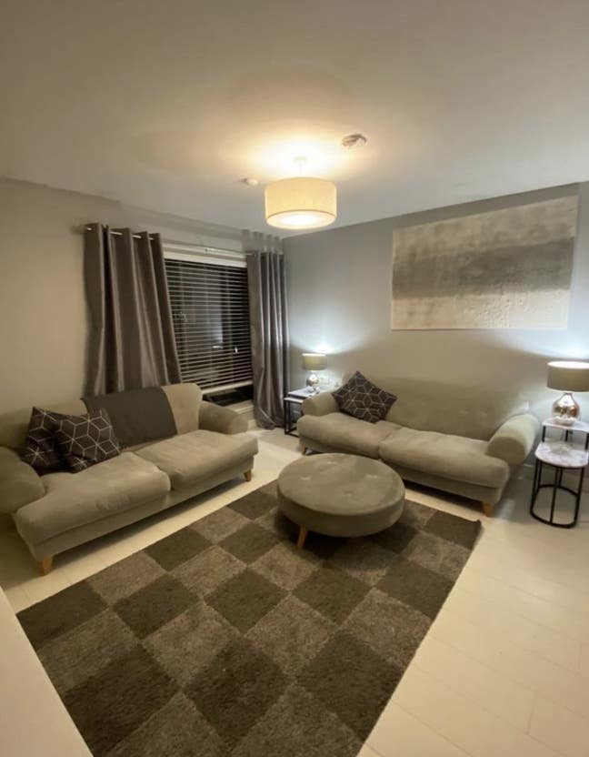 2 bedroom modern flat, central location. Main Photo
