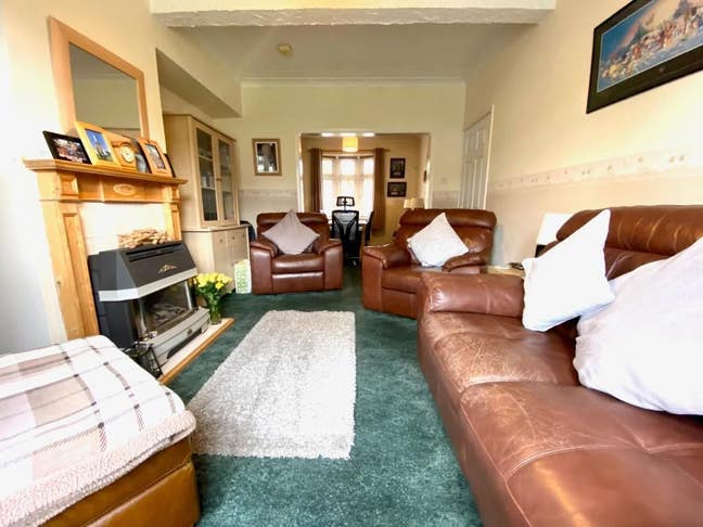 Luxurious 2beds house@RM8 1TR/Chadwell Heath  Main Photo