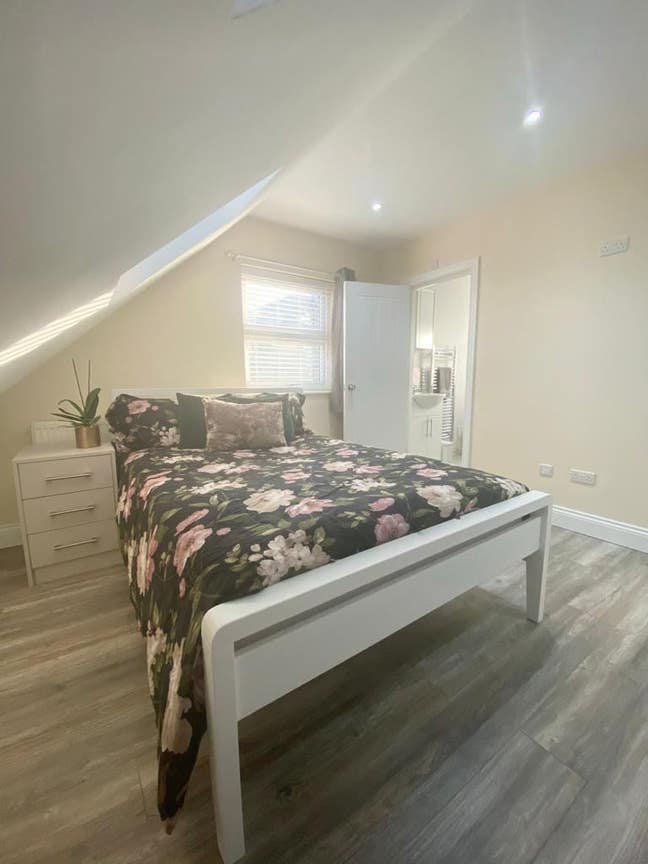 Clean Double Room / Ensuite / All Bills Included Main Photo