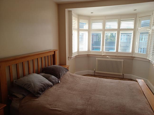 Large bay windowed furnished double bedroom  Main Photo