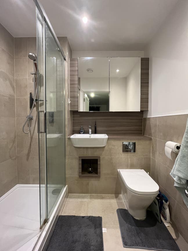 En-suite master room – close to Acton Town Station Main Photo