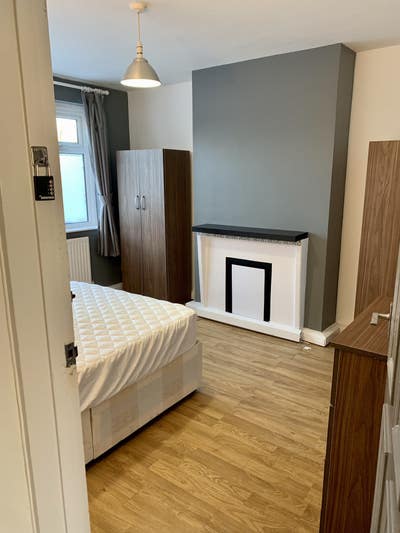 Lovely Large Room in Shared House in Tottenham N17 Main Photo