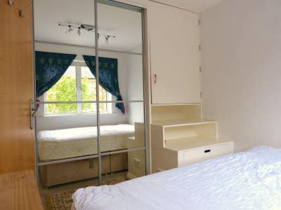 A single room in modern house close to 3 tube stns Main Photo