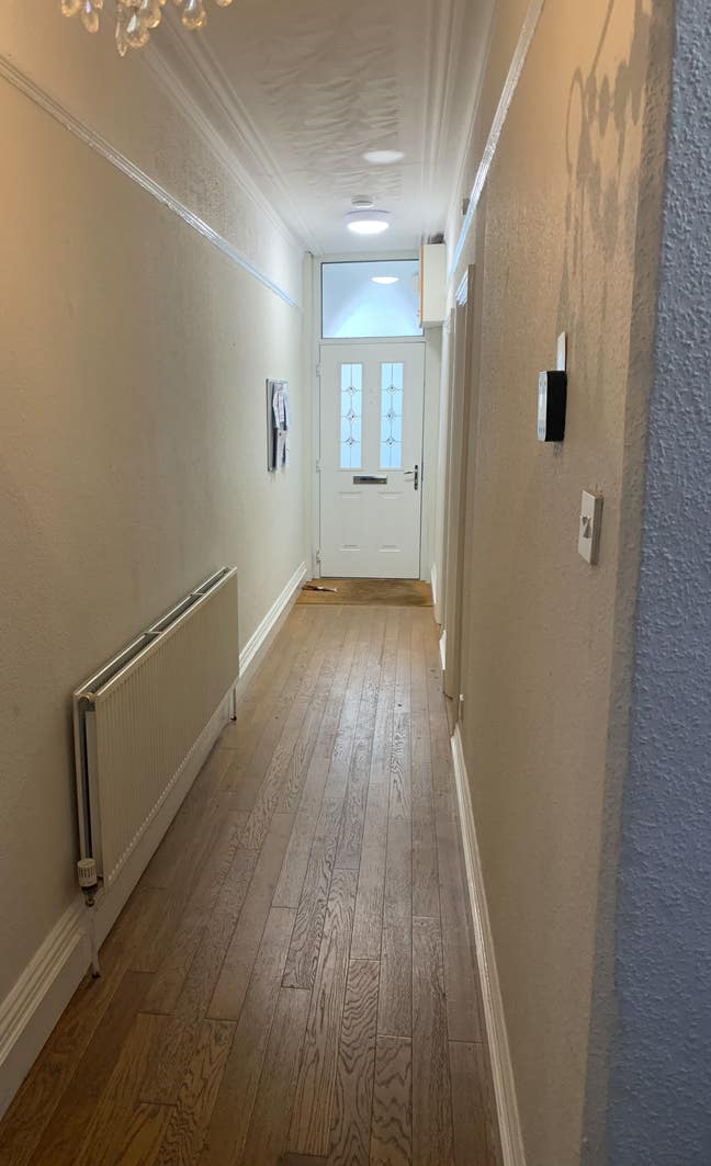 Studio-Sized Large Double in Professional House Main Photo