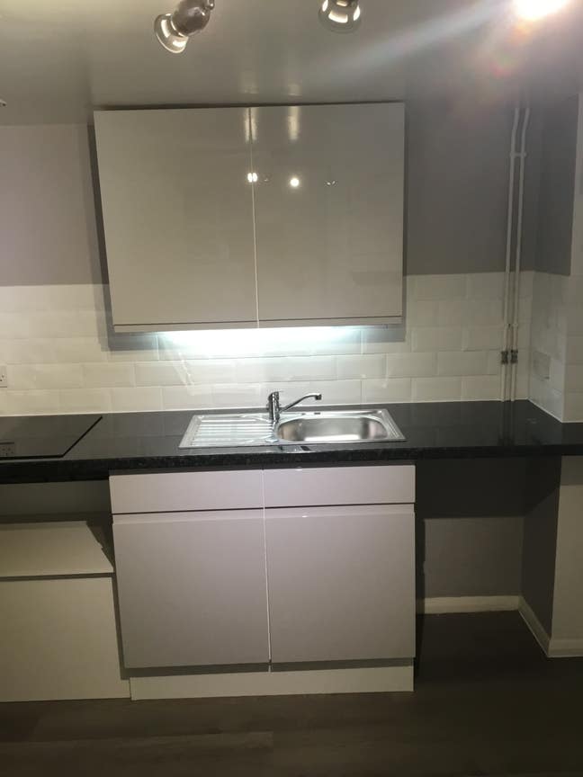 Self contained bedsit Main Photo