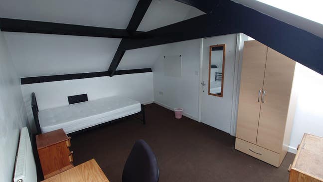 Ensuite Room to Let in HD1 Main Photo