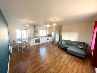 🏠 Beautiful Large 2 Bedroom in Patchway Main Photo