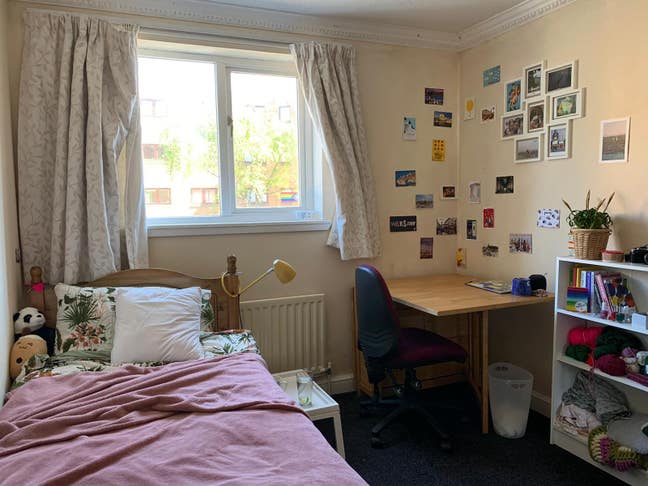 Single bed in Newington Main Photo
