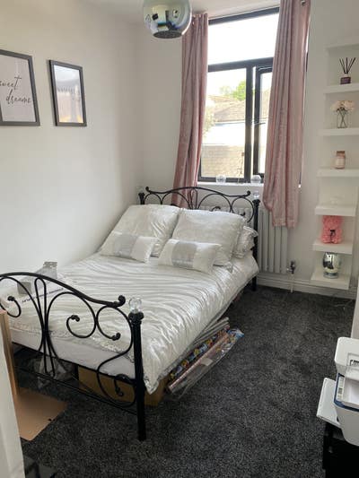 Lovely double bedroom Main Photo