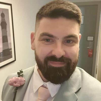 Hard working professional looking for room to rent Main Photo