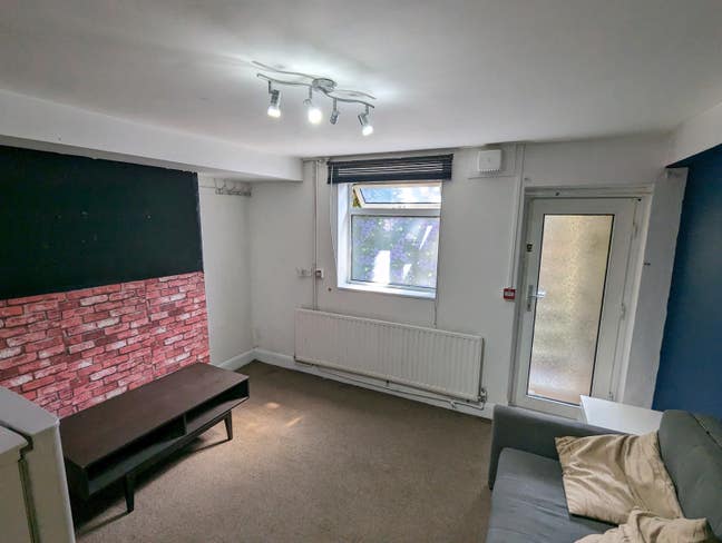 Double Room Near Town center Main Photo