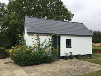 Self contained annexe with kitchen and bathroom Main Photo