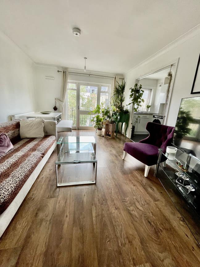 Central one bedroom apartment with balcony Main Photo