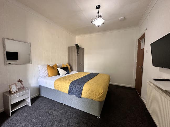 ✨Double Room Cheylesmore ✨  Main Photo