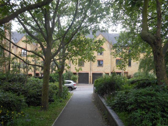 Large En-Suite Rooms  in West Wapping  Main Photo