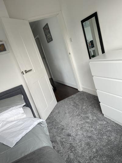 Small single room for clean tidy person Main Photo