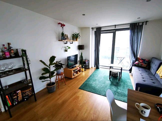 Sublet for two weeks (June) Main Photo