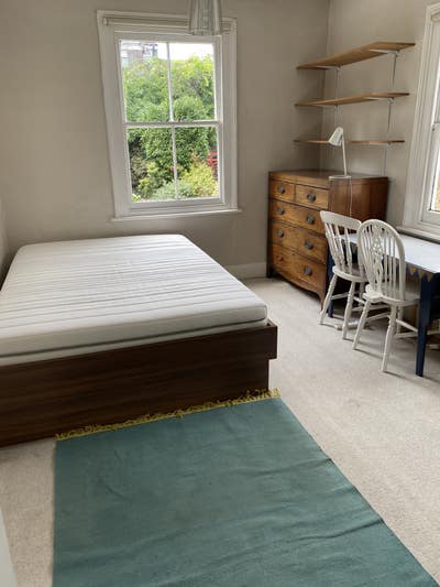 Bright Bedroom in a Big House with Garden Main Photo