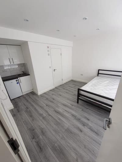 Brand New Spacious Studios- Bills Inclusive  Main Photo