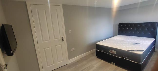 Brand New Double Bed En-Suite Room - Egham, TW20 Main Photo