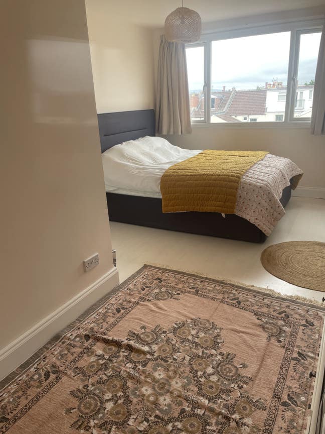 Spacious double in family home Main Photo