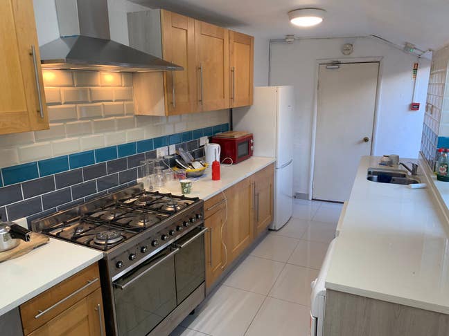 Furnished Ensuite Room  - Professionals  Main Photo