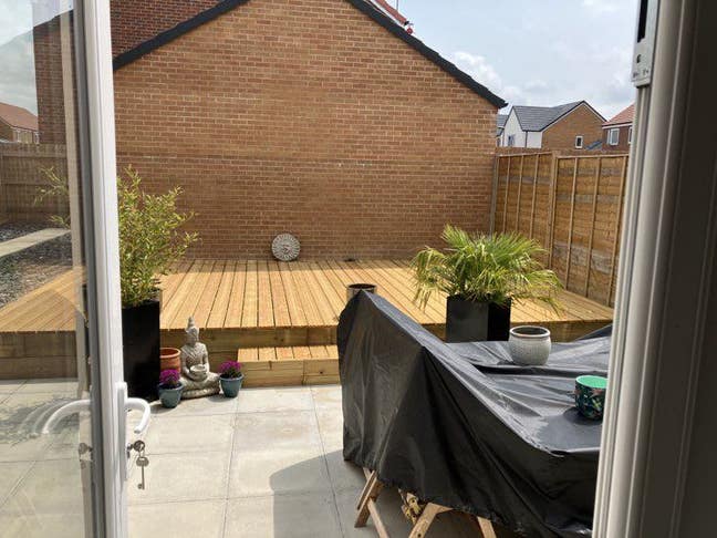 2 rooms - double ensuite and double shared shower  Main Photo