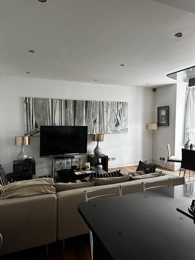  Female Preferred Paddington  Double  Bedroom  &  Bathroom
 Main Photo