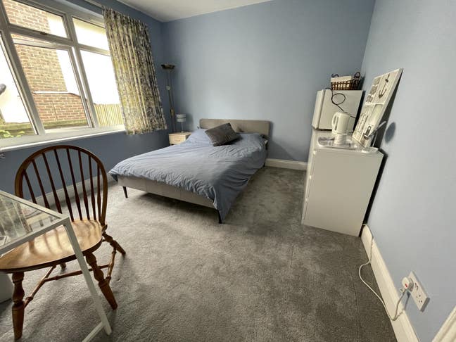 Double room in family home 5days a week Main Photo