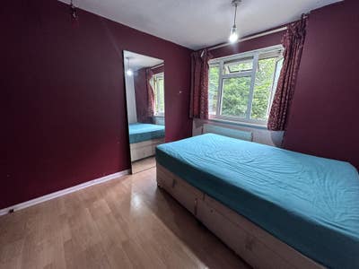 Double bedroom with storage! Bills included  Main Photo
