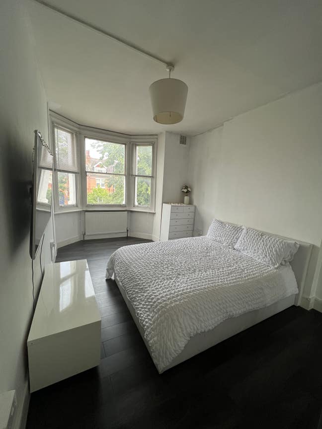 Xl Room in ❤️ of Ealing B’Way - All Bills Incl! Main Photo
