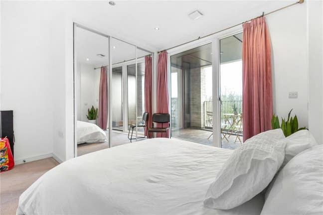 Beautiful 1 bed flat opposite Clissold Park Main Photo