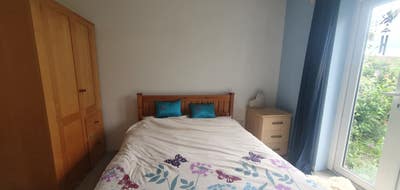 Double room for single person in relaxed home Main Photo