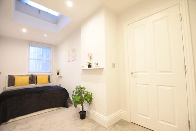 ** Flexible Short Let - Modern 1 Bed Flat ** Main Photo