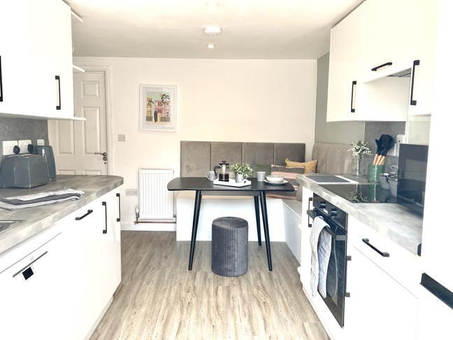 I'm Moving on Up Now ⬆️ into a Snug Home 🏡 Main Photo