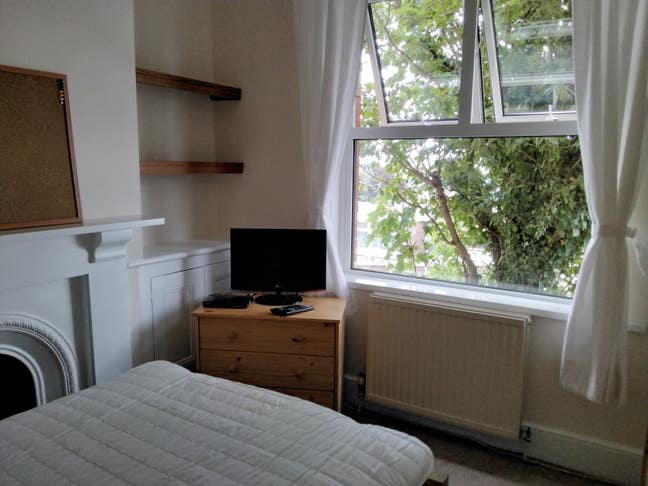 Double Room in Clean and Tidy House Main Photo