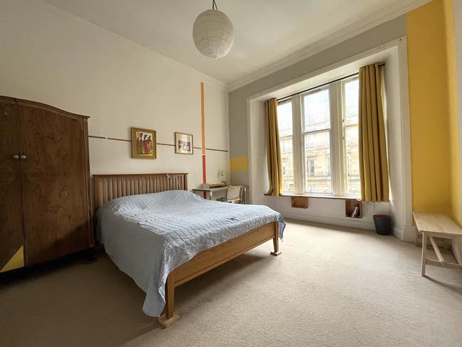 Bright, Large, Quiet Room with bike storage Main Photo