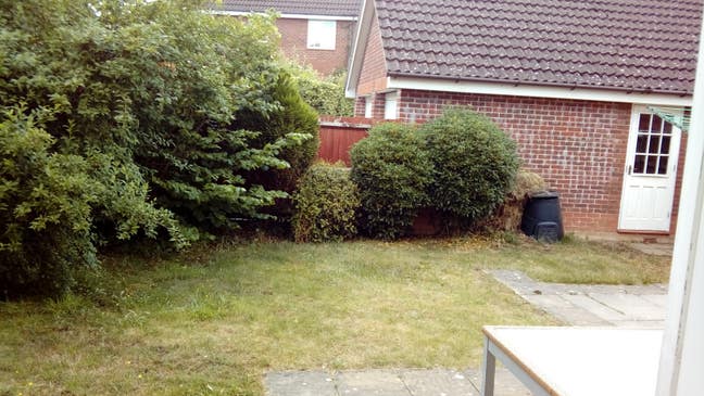 Spacious En-suite Double Room in Dussindale Main Photo