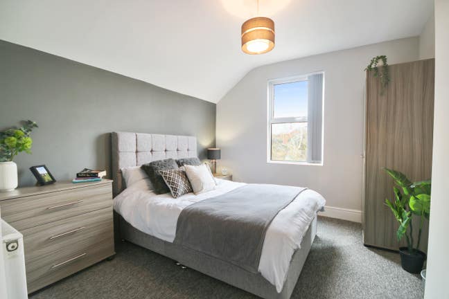 2 doubles close to City Centre Main Photo