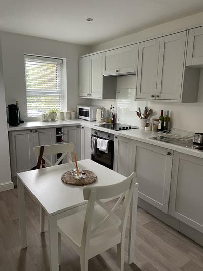    Double  room  with  parking (female preferred) Main Photo